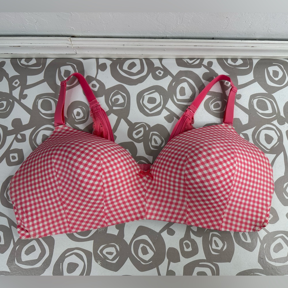 Cacique Lane Bryant Pink White Wireless Simply Wire Free Tshirt Bra 44D